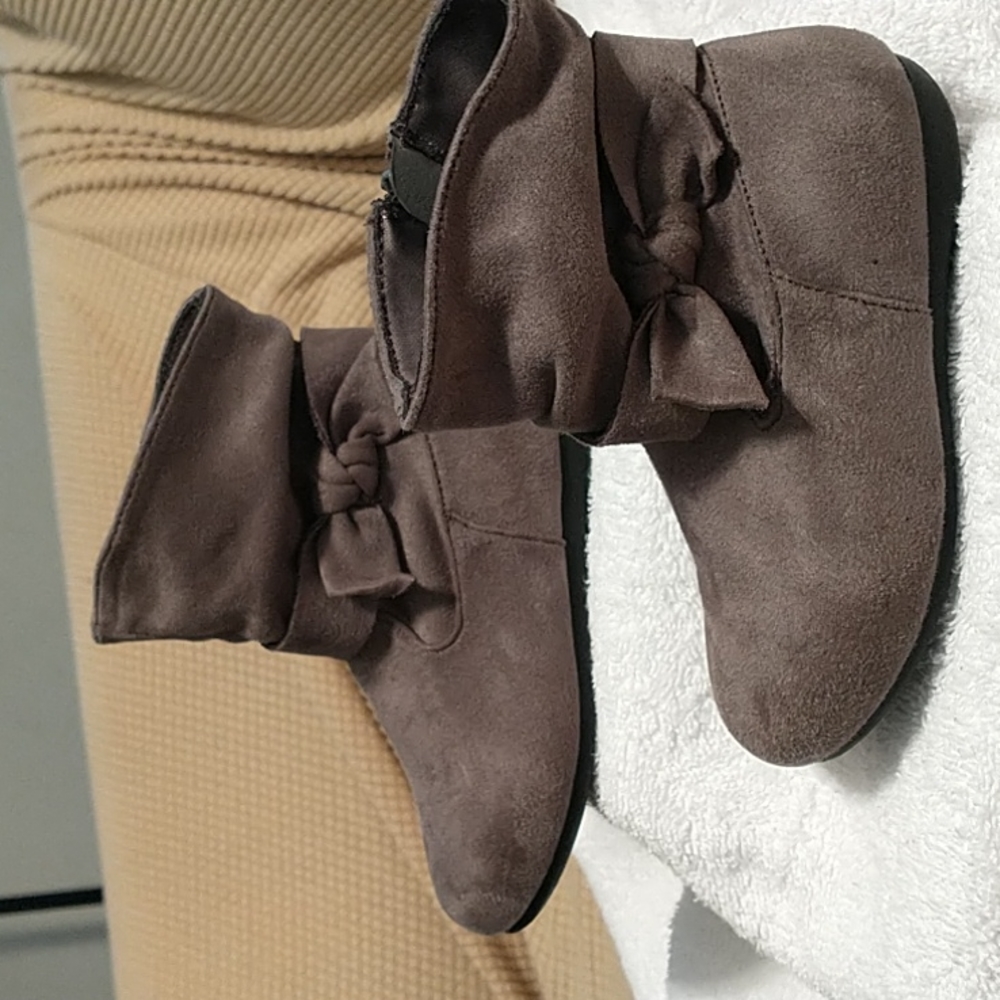 Excellent condition kids ankle boots (gray)